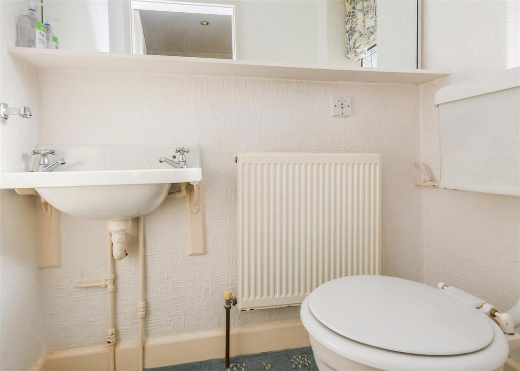 10 Farm Road - Guest Cloakroom.jpg