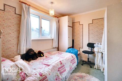 3 bedroom semi-detached house for sale, Meadow Walk, Dartford