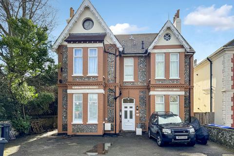 Flat 3, 17 Winchester Road, Worthing, BN11 4DJ
