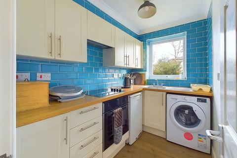 Flat 3, 17 Winchester Road, Worthing, BN11 4DJ