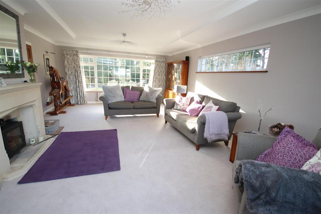 Sitting room aspect to front