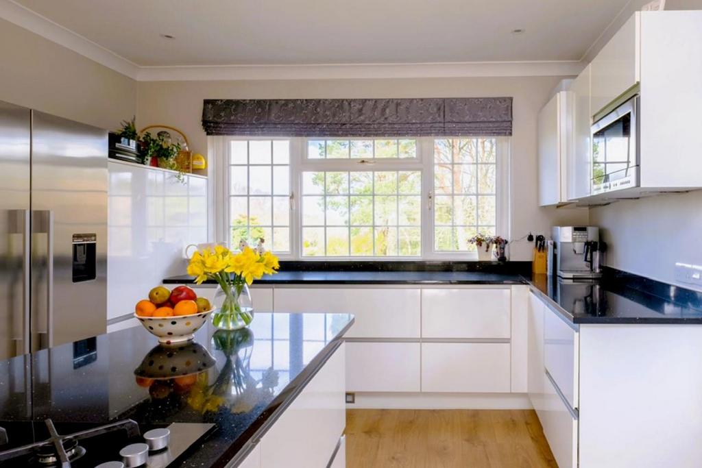 Kitchen new close up.jpg