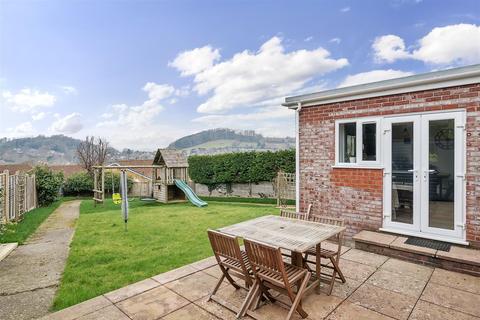 4 Stuart Way, Bridport, DT6 4AU