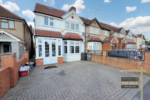 4 bedroom semi-detached house for sale, Sutton Square, HOUNSLOW TW5