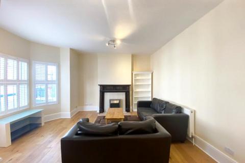 2 bedroom terraced house to rent, Merton Road, London, SW19