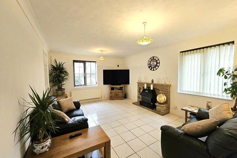 2 bedroom detached bungalow for sale, Ashlands Way, Narborough, Leicester, Leicestershire. LE19 3RX