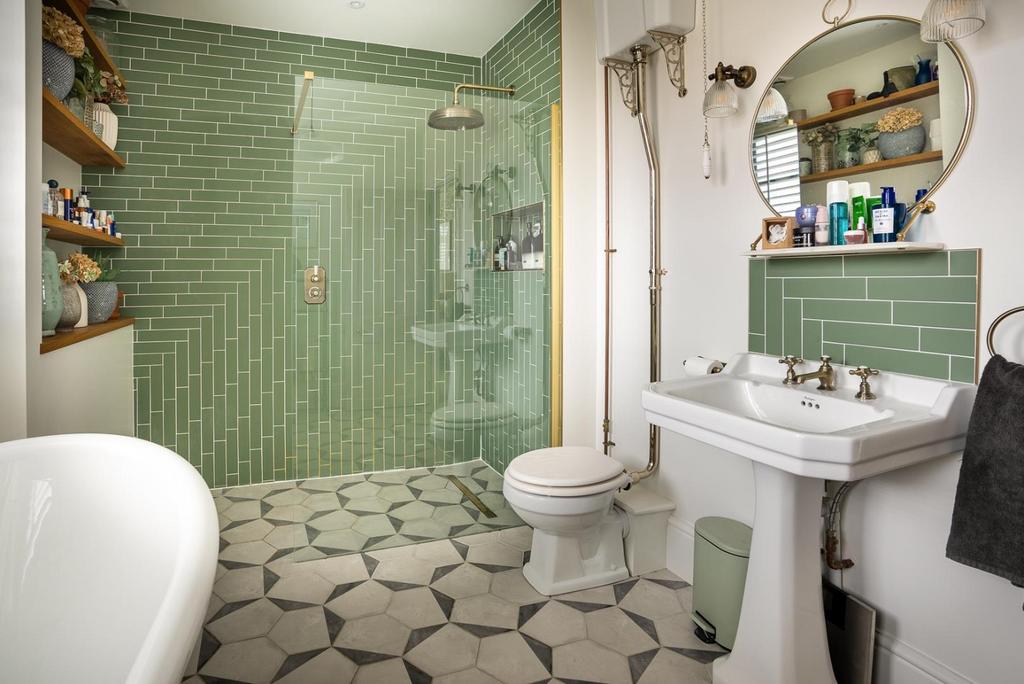 En-Suite Bathroom