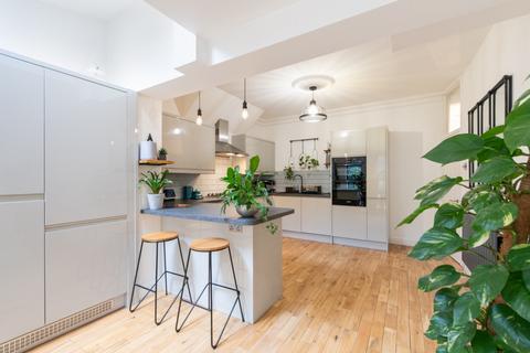 4 bedroom terraced house for sale, Richmond Road, Leytonstone, London, E11 4BX