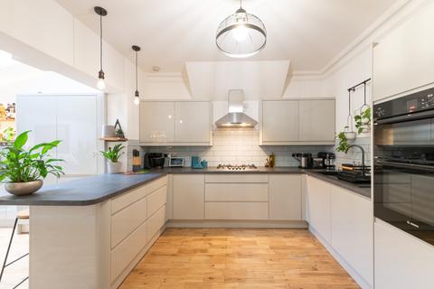 55 Richmond Road, Leytonstone, London, E11 4BX