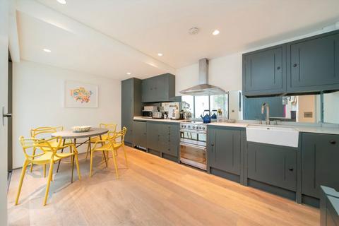 2 bedroom maisonette for sale, Albert Street, London NW1