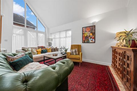 22 Macdowall Road, Guildford, GU2 9LD
