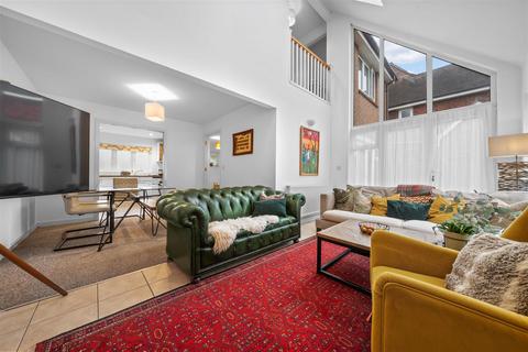 22 Macdowall Road, Guildford, GU2 9LD