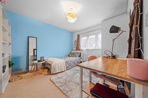 22 Macdowall Road, Guildford, GU2 9LD