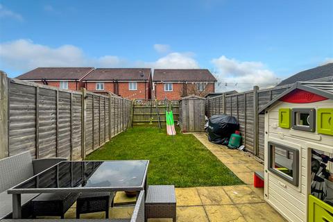 2 bedroom semi-detached house for sale, Hinchliff Drive, Littlehampton BN17