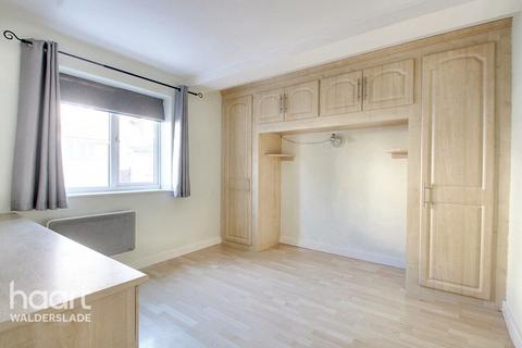 1 bedroom flat for sale, Beacon Road, Chatham