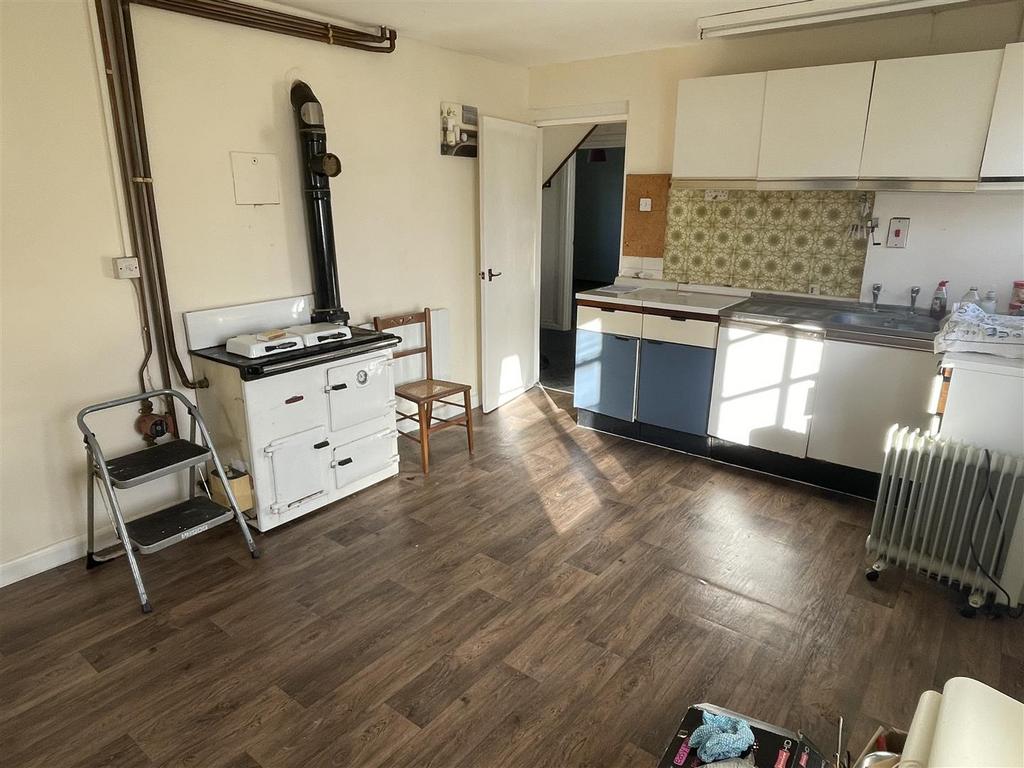 Kitchen.JPG