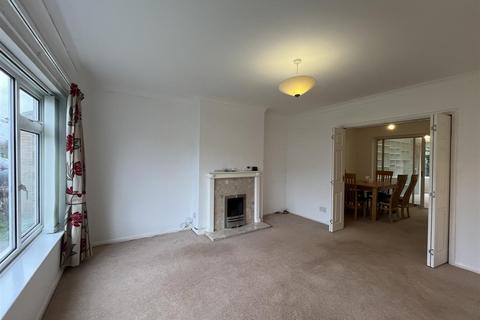 3 bedroom semi-detached house to rent, Foxes Way, Warwick