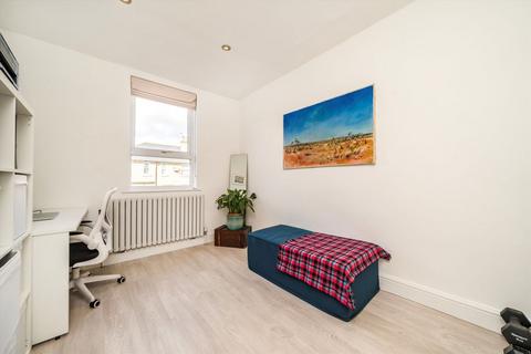 84 Gould Road, Twickenham, TW2 6RW