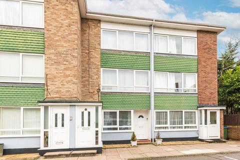 2 bedroom flat for sale, Manor Road, Twickenham TW2