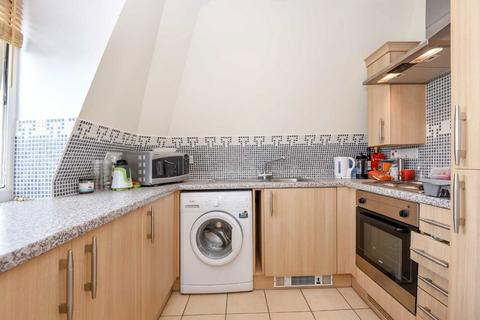 1 bedroom flat to rent, Garratt Lane, London SW17