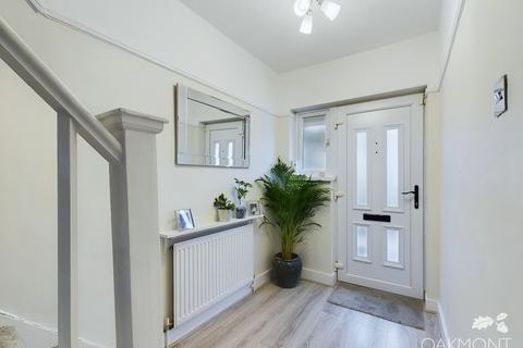 19 Strathmore Gardens, Hornchurch, RM12 4BG