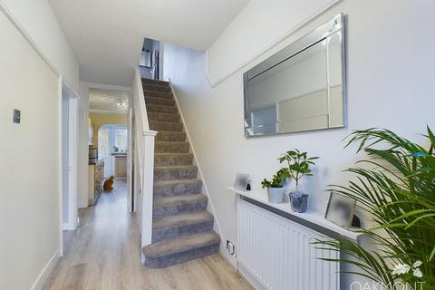 19 Strathmore Gardens, Hornchurch, RM12 4BG