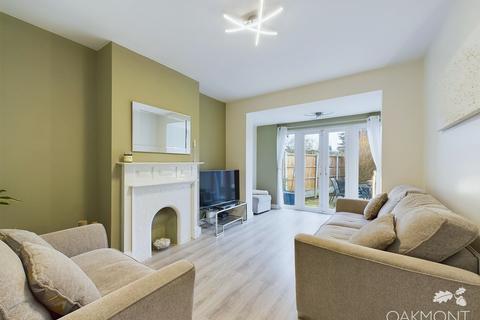 19 Strathmore Gardens, Hornchurch, RM12 4BG