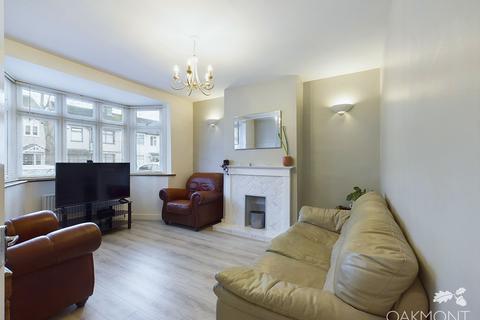 19 Strathmore Gardens, Hornchurch, RM12 4BG