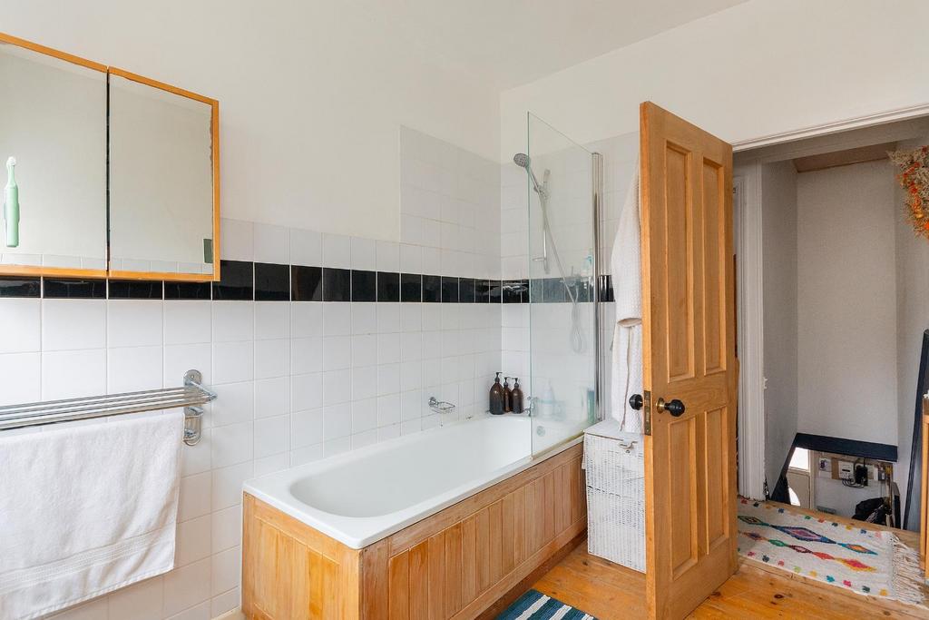 3 B9 SRD - Bathroom A.jpg