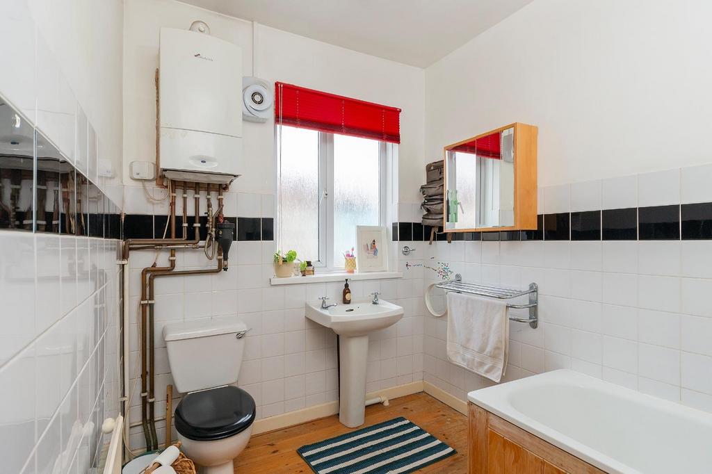 3 B9 SRD - Bathroom B.jpg