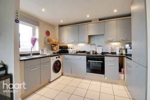 2 bedroom apartment to rent, Forty Lane, Brent