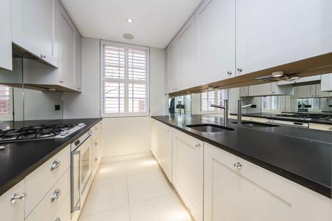 3 bedroom flat to rent, Farm Street, London W1J