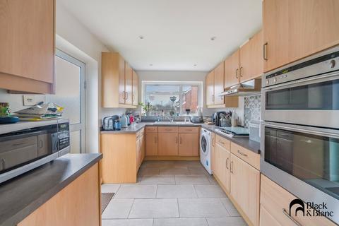 3 bedroom semi-detached house for sale, Temple Avenue, Croydon, CR0