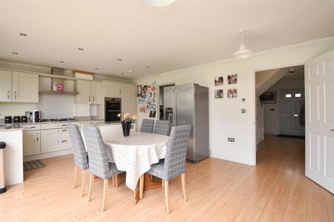 4 bedroom detached house for sale, Peacocke Way, Rye