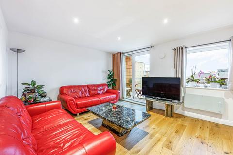 2 bedroom apartment to rent, Holland Gardens, Brentford