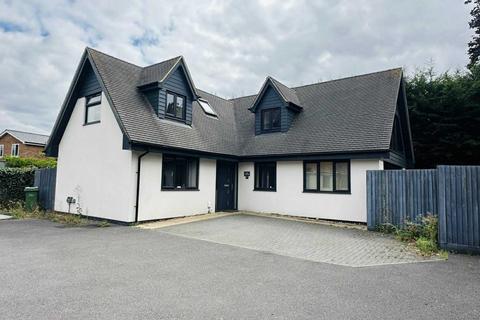 CHAPEL STREET, THATCHAM RG18
