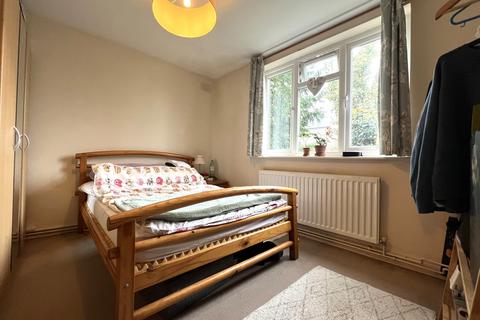 1 bedroom ground floor flat to rent, Queens Road, Wimbledon, SW19