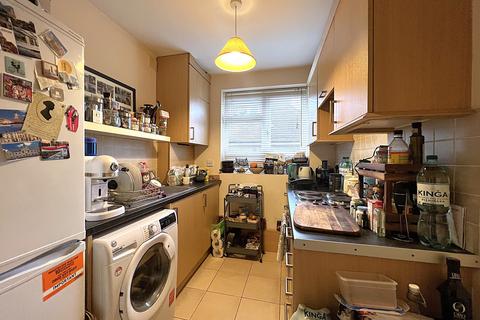 1 bedroom ground floor flat to rent, Queens Road, Wimbledon, SW19