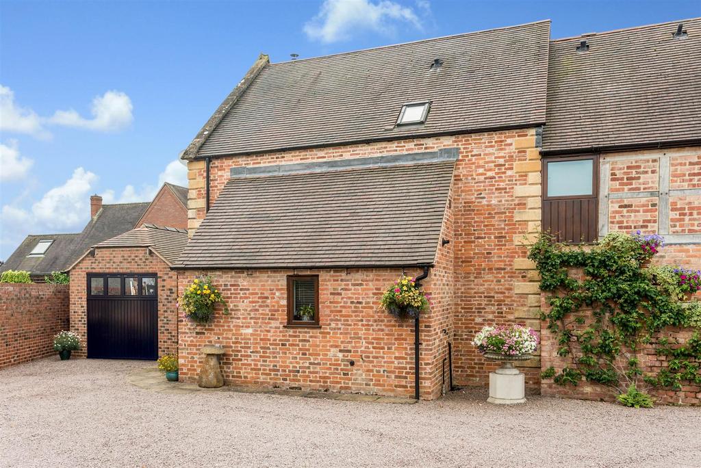 1 St Peters Court-1.jpg