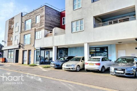 1 bedroom flat for sale, Cricketfield Grove, Leigh-On-Sea