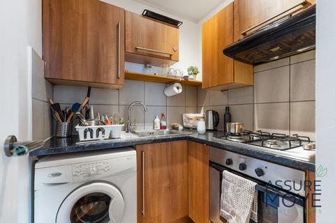 1 bedroom flat to rent, Queensbridge Road, London, E8