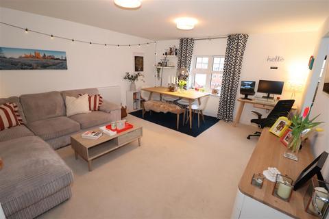 2 bedroom apartment for sale, Gomer Road, Bagshot