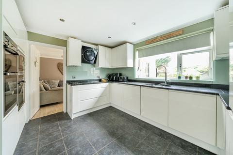 4 bedroom detached house for sale, Trelawne Drive, Cranleigh, GU6