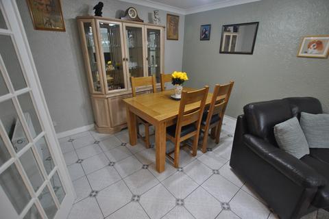 3 Guinea Close, Oakengates, Telford, TF2 6NF