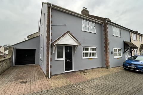 2 bedroom end of terrace house to rent, Newport, Warminster