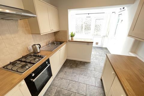 2 bedroom end of terrace house to rent, Newport, Warminster