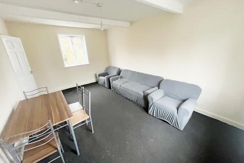 2 bedroom terraced house to rent, Elliman Avenue, Slough