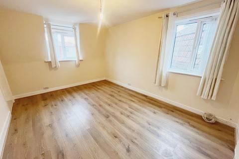 2 bedroom terraced house to rent, Elliman Avenue, Slough