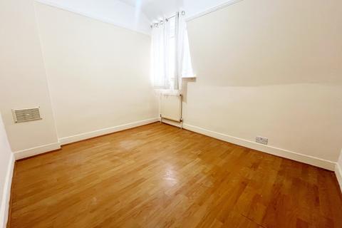 2 bedroom terraced house to rent, Elliman Avenue, Slough