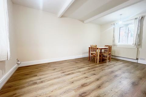 2 bedroom terraced house to rent, Elliman Avenue, Slough